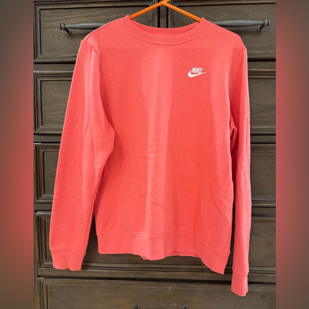 Women’s Nike crewneck size Medium